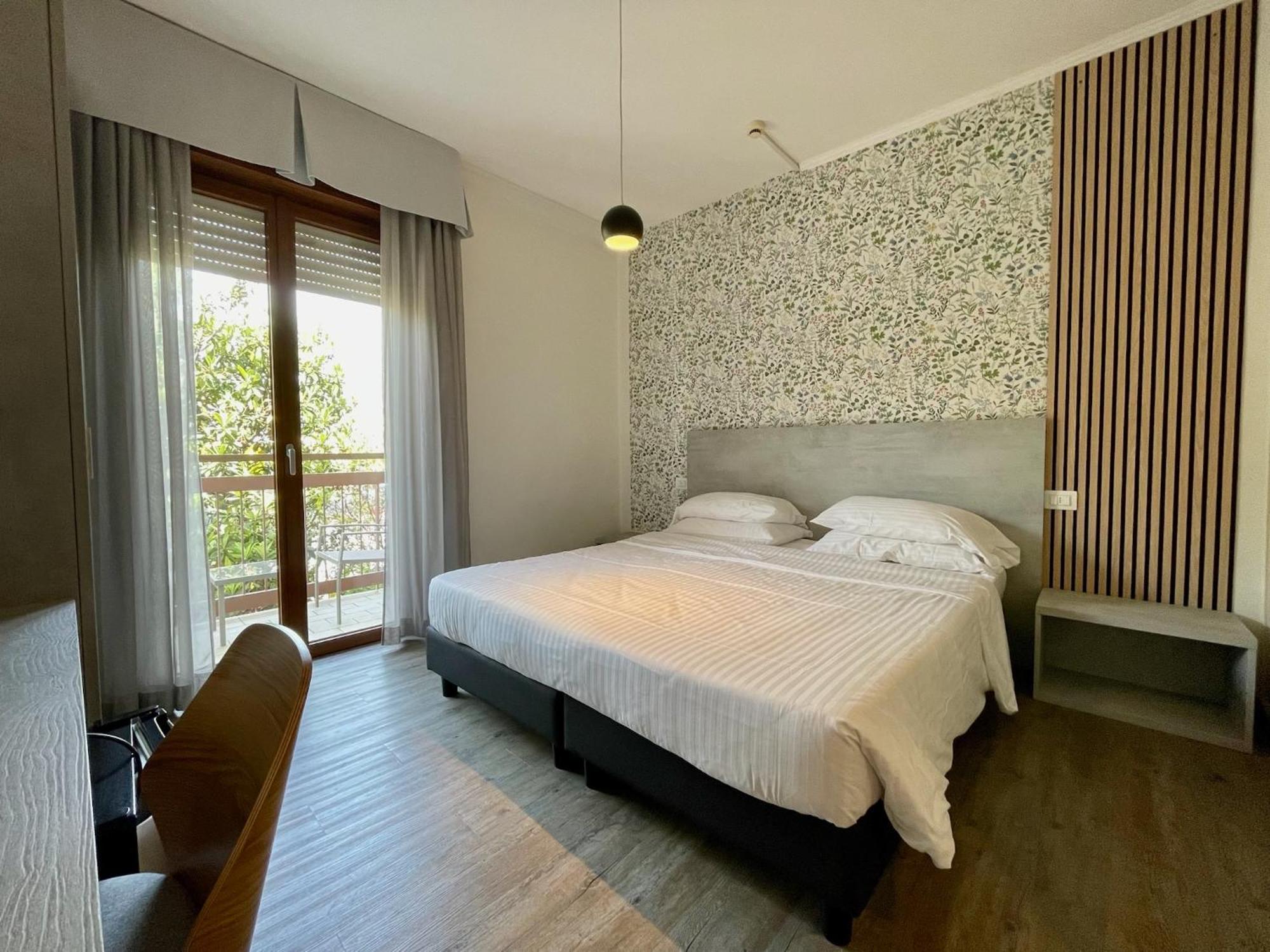 B City Hotel Bardolino Exterior foto